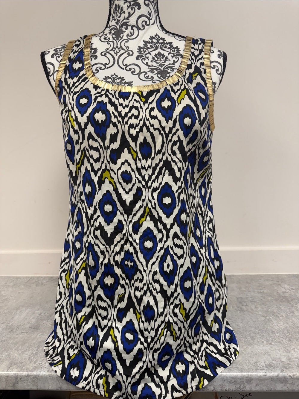 Nicole by Nicole Miller‎ Geometric Print Sleeveless Blouse Gold Trim Small